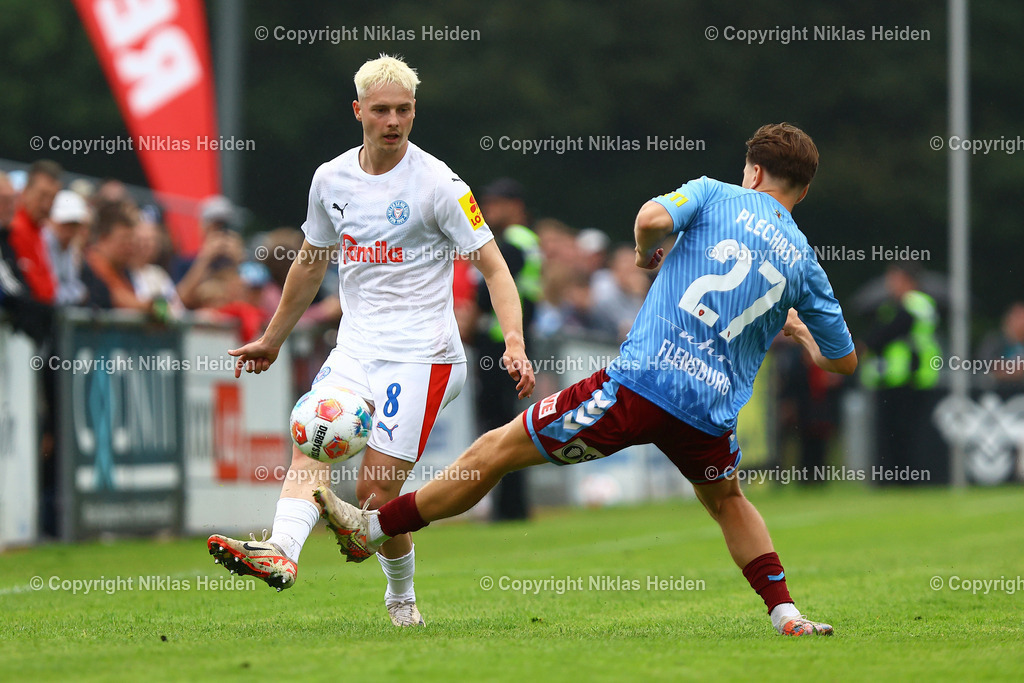 NH_SCWeicheFlensburg08_HolsteinKiel_Testspiel_28062025 | #27 Sandro Plechaty (SC Weiche Flensburg 08), #8 Finn Porath (Holstein Kiel)Fußball I Herren I Freundschaftsspiel I Saison 2025-2026  I SC Weiche Flensburg 08 - Holstein Kiel I 28.06.2025 I Manfred-Werner-Stadion - Realisiert mit Pictrs.com