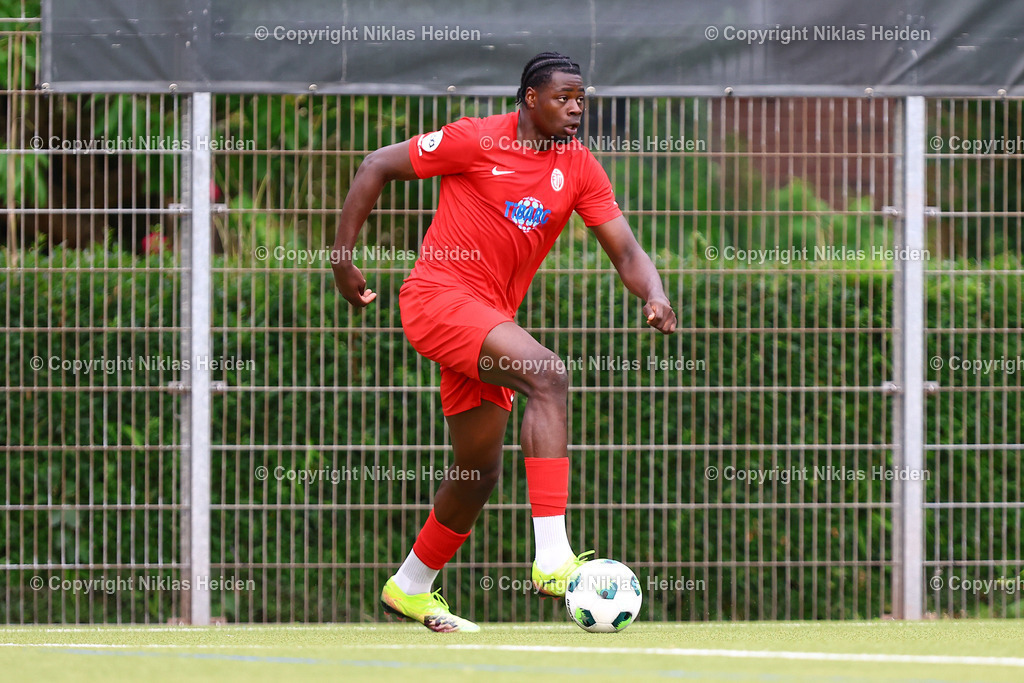 NH_USCPaloma_EimsbüttelerTV_Testspiel_11072025 | #25 Max-Adrian Donel Mbodje (Eimsbütteler TV)Fußball I Herren I Testspiel I Saison 2025-2026  I USC Paloma - Eimsbütteler TV I 11.07.2025 I Jonny-Rehbein-Sportplatz - Realisiert mit Pictrs.com