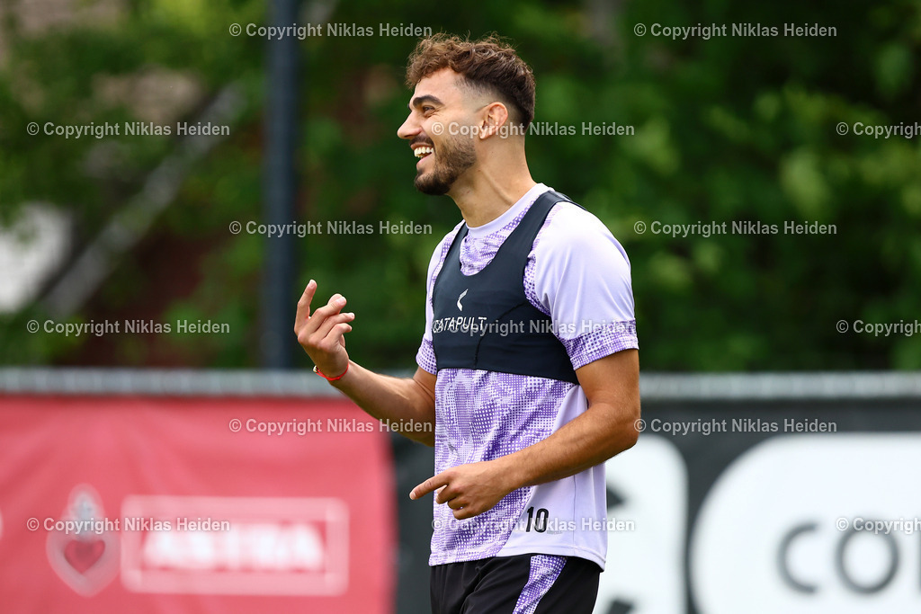 NH_FCStPauli_Training_11072025 | #10 Danel Sinani (FC St. Pauli)Fußball I Herren I Training I Saison 2025-2026 I FC St. Pauli I 11.07.2025 I Trainingszentrum FC St. Pauli - Realisiert mit Pictrs.com