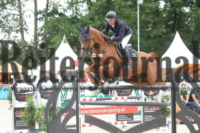 Killingen_2024_Prfg.Nr.01_Springprfg.Kl.S_m.Siegerrunde_Armin Jun. Schäfer_Kjandor van Overis Z (4) | Alle Fotos der Reiterjournal Fotografin Doris Matthaes im Reiterjournal Online-Fotoshop. - Realisiert mit Pictrs.com