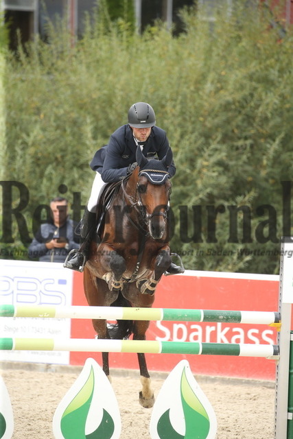 Killingen_2022_Prfg.20_Springpferdeprfg_Kl.L_Maximilian Ziegler_Kommissar Z (1) | Alle Fotos der Reiterjournal Fotografin Doris Matthaes im Reiterjournal Online-Fotoshop. - Realizzato con Pictrs.com