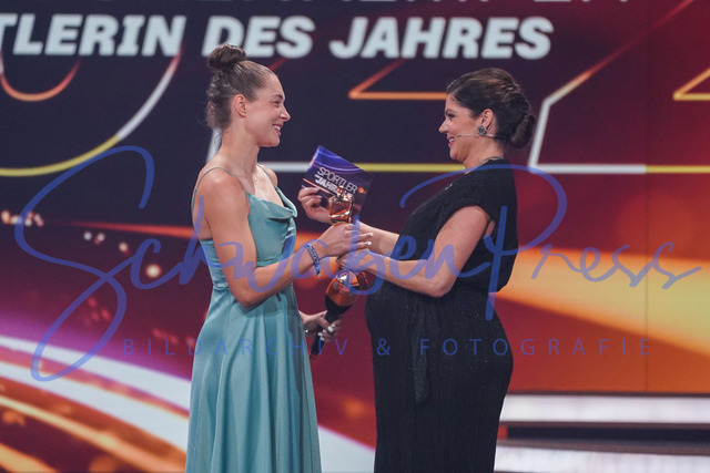 DSC06777 |  Gina Lueckenkemper, Pamela Dutkiewicz Emmerich - Sportler des Jahres 2022
Zum 76. Mal wurden im Kurhaus von Baden Baden Sportlerinnen und Sportler ausgezeichnet. Das ZDF hat die Veranstaltung zeitversetzt ausgestrahlt.
Deutschland, Baden Baden, Kurhhaus, 18.12.2022