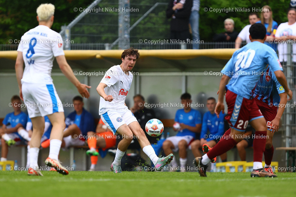NH_SCWeicheFlensburg08_HolsteinKiel_Testspiel_28062025 | #45 Louis Köster (Holstein Kiel)Fußball I Herren I Freundschaftsspiel I Saison 2025-2026  I SC Weiche Flensburg 08 - Holstein Kiel I 28.06.2025 I Manfred-Werner-Stadion - Realisiert mit Pictrs.com