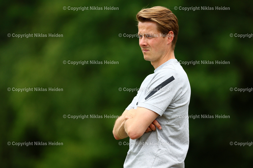 NH_BillstedtCup2025_Turnier_12072025 | Lukas Anderer (Trainer, Hamburger SV U21)Fußball I Herren I Billstedt Cup 2025 I Saison 2025-2026  I Halbfinale I Hamburger SV U21 - Eimsbütteler TV I 12.07.2025 I Öjendorfer Weg - Realisiert mit Pictrs.com