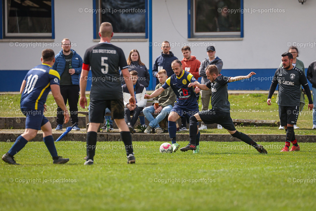 BQ3I3359 | 23.04.2023; Kreisliga C Dillenburg; Rasenplatz Hirzenhain; SSV Hirzenhain - SSG Breitscheid II; Ergebnis: 5:0 (3:0)