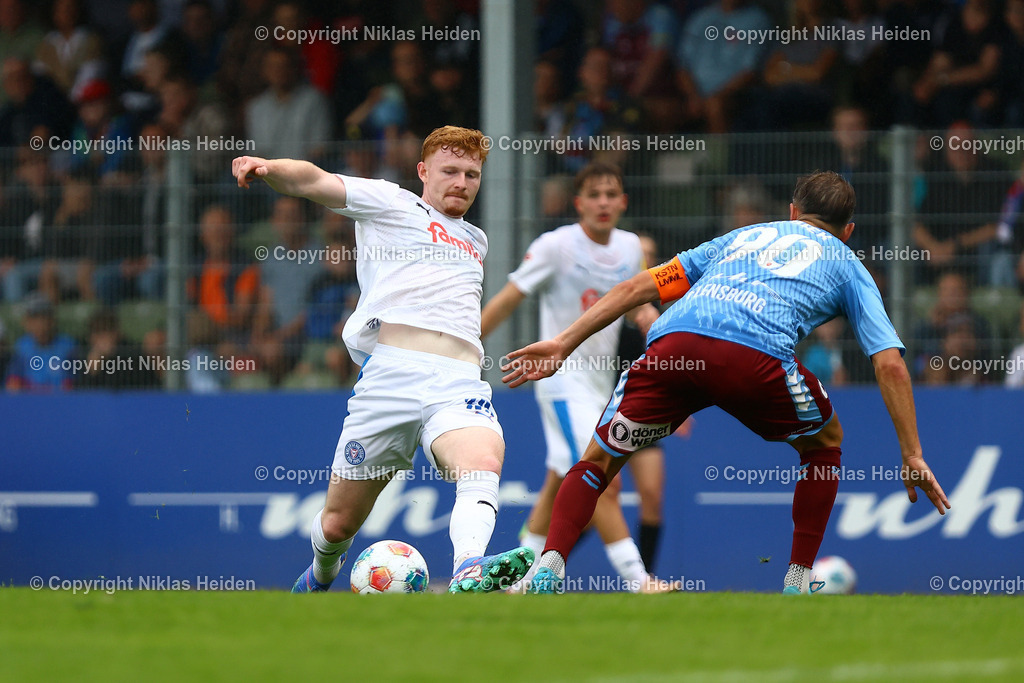 NH_SCWeicheFlensburg08_HolsteinKiel_Testspiel_28062025 | #90 Mads Winther Albaek (SC Weiche Flensburg 08), #39 Robert Wagner (Holstein Kiel)Fußball I Herren I Freundschaftsspiel I Saison 2025-2026  I SC Weiche Flensburg 08 - Holstein Kiel I 28.06.2025 I Manfred-Werner-Stadion - Realisiert mit Pictrs.com
