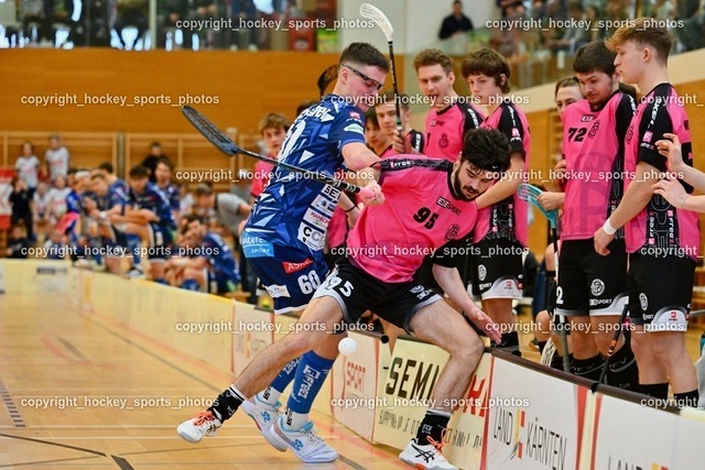 VSV Unihockey vs. Wiener Floorballverein 26.3.2023 | #95 Niklas Felsberger, #60 Thomas Unterweger, Spielerbank Wiener Floorballverein