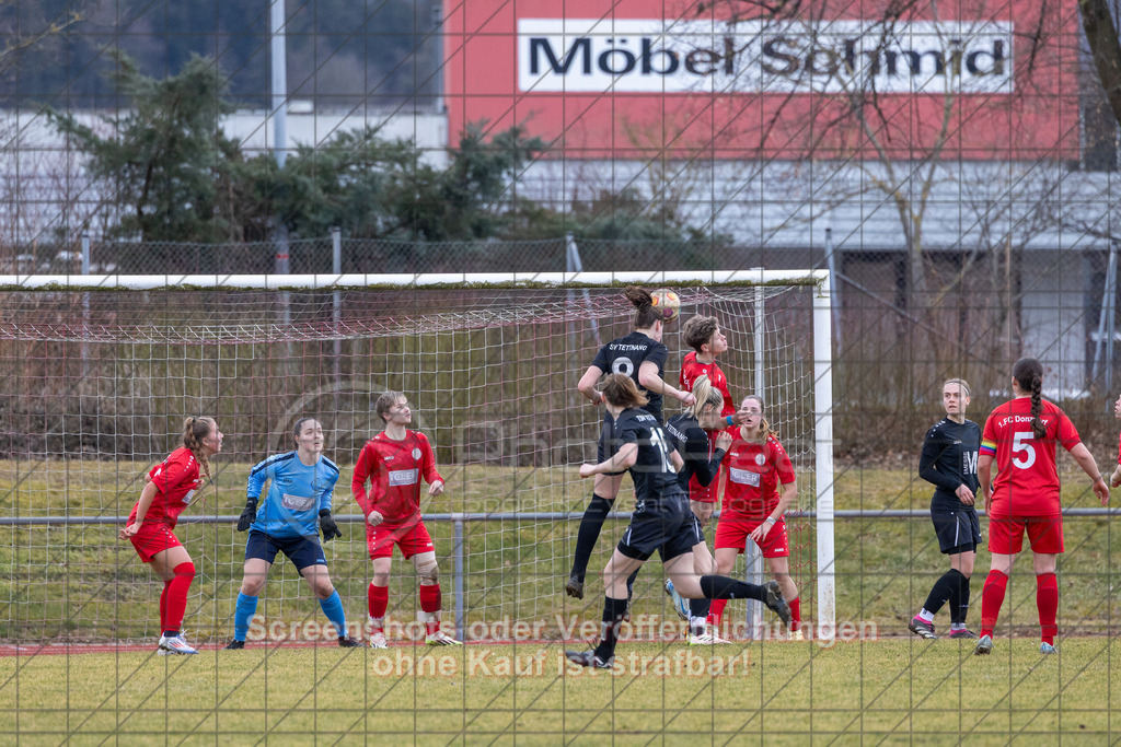 20250223_140929_0489 | #,1.FC Donzdorf (rot) vs. TSV Tettnang (schwarz), Fussball, Frauen-WFV-Pokal Achtelfinale, Saison 2024/2025, Rasenplatz Lautertal Stadion, Süßener Straße 16, 73072 Donzdorf, 23.02.2025 - 13:00 Uhr,Foto: PhotoPeet-Sportfotografie/Peter Harich