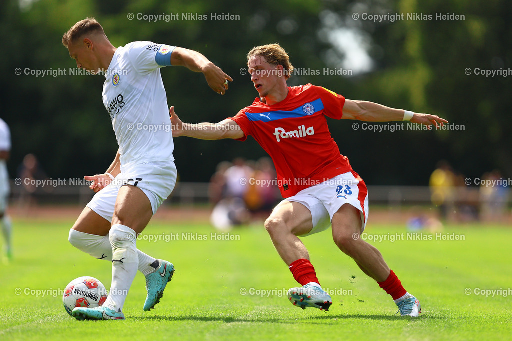 NH_EintrachtBraunschweig_HolsteinKiel_Testspiel_19072025 | #27 Sven Köhler (Eintracht Braunschweig), #23 Lasse Rosenboom (Holstein Kiel)Fußball I Herren I Testspiel I Saison 2025-2026  I Eintracht Braunschweig - Holstein Kiel I 19.07.2025 I Stadion am Salzgittersee - Realisiert mit Pictrs.com