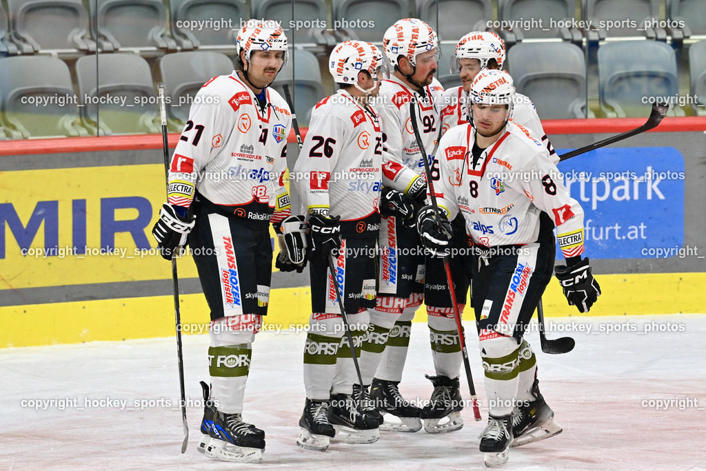 EC KAC Future Team vs. Rittner Buam 16.11.202 | Jubel Rittner Baum Mannschaft, #21 Amorosa Terrance, #26 Marzolini Marco, #92 Giacomuzzi Adam, #8 Öhler Robert