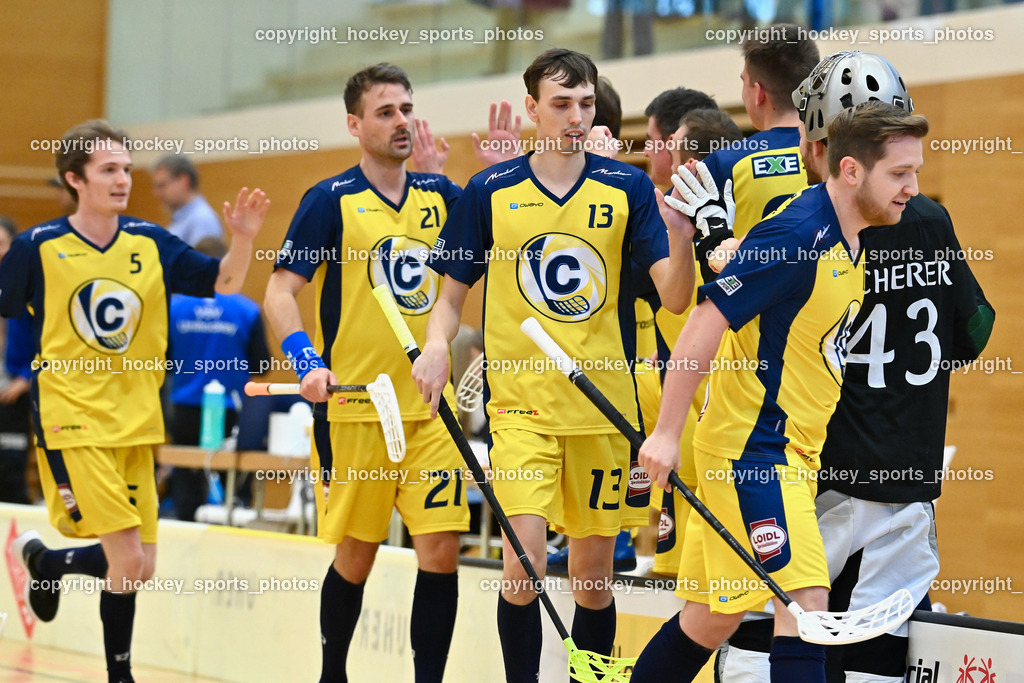 VSV Unihockey vs. UHC Crossroads 4.12.2022 | Jubel UHC Crossroads Mannschaft, #10 Christopher Perz, #43 Felix Scherer, #13 Alexander Krawanja, #21 Michael Guggenberger