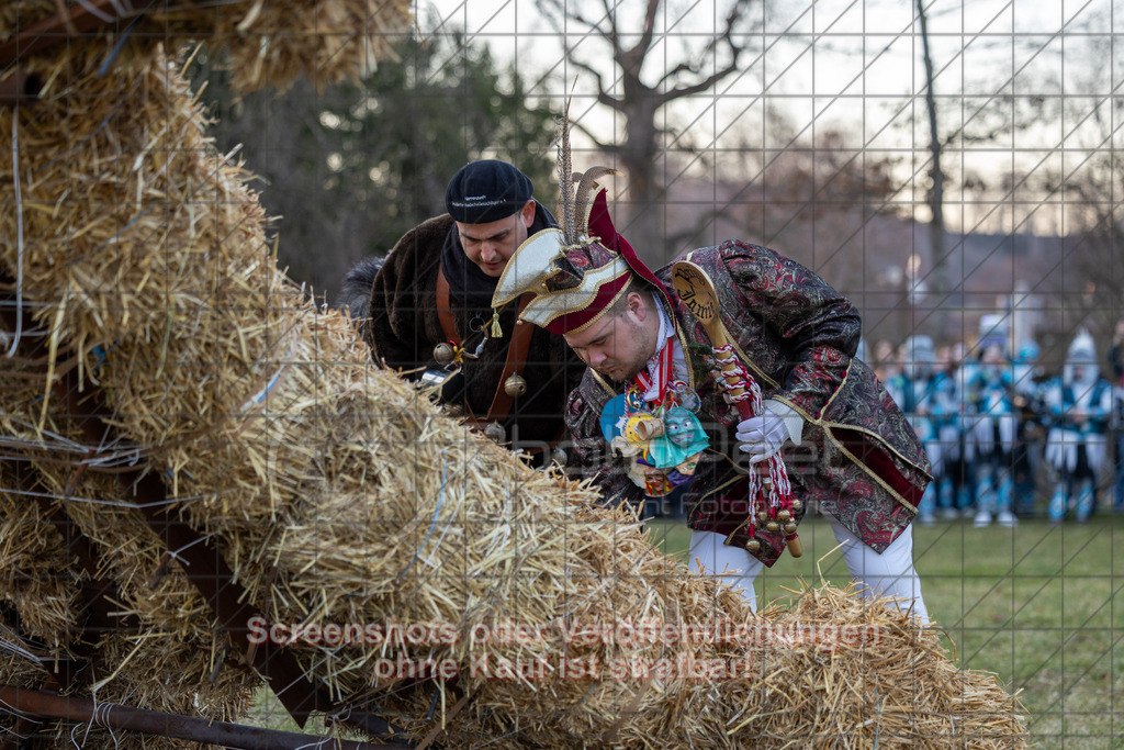 20250304_180354_0485 | #,Traditionelles Fasnetsverbrennen, Radschellenschläger Donzdorf, Donzdorfer Fasnet, Kampagne 2025, Fohlenwiese Schlossgarten, 73072 Donzdorf, 04.03.2025 - 17:30 Uhr,Foto: PhotoPeet-Eventfotografie/Peter Harich