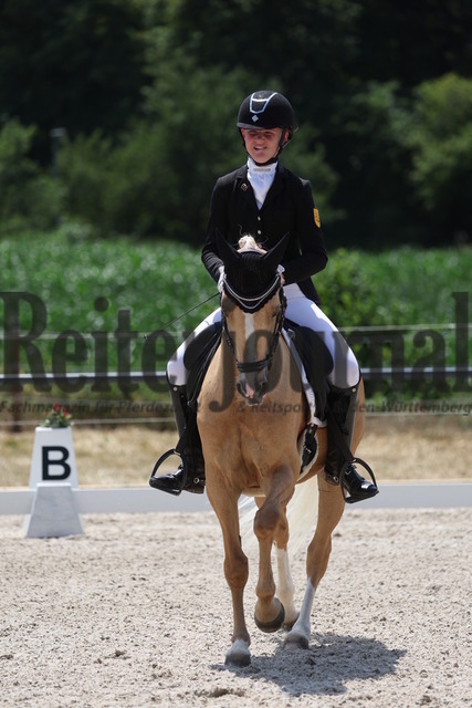 Bad Boll_2023_Prfg.Nr.04_Pony-Dressur_Kl.A_Anna-Maria Locher_Golden Prince WE (18) | Alle Fotos der Reiterjournal Fotografin Doris Matthaes im Reiterjournal Online-Fotoshop. - Realisiert mit Pictrs.com