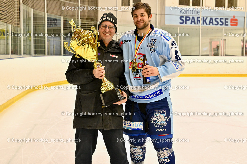 Siegerehrung KEHV EHC Althofen vs. ESC Steindorf 9.3.2023 | Jubel ESC Steindorf, Meisterfeier 2022/23, Siegerehrung, Medaillen Übergabe,  Ernst Krawagner Sport Fan, #8 Martinz Christof