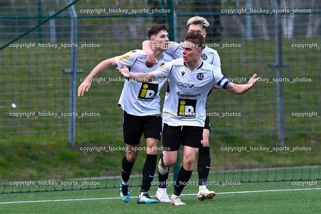 SV Sportastic Spittal/Drau 1921vs. FC Lendorf 28.4.2023 | Jubel SV Spittal 1:1, #7 Scheer Ralph RomanJubel SV Spittal Mannschaft, #7 Ralph Roman Scheer, #22 Max Steinthaler