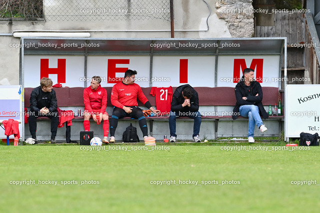 ATUS Ferlach vs. FC Lendorf 15.4.2022 | Spielerbank ATUS Ferlach, Headcoach ATUS Ferlach Mario Verdel