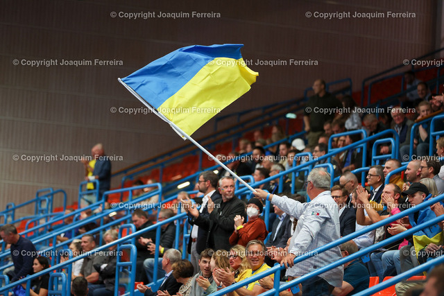 ukrvsfar_00015 | 12.10.2022 Handball Men`s Qualifiers EHF Group 4 Ukraine - Faroe Islands v.l.,  Ukraine fans
 - Realizzato con Pictrs.com