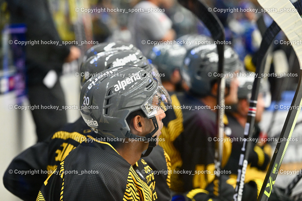 EC IDM Wärmepumpen VSV vs. HC Pustertal 8.9.2023 | Spielerbank HC Pustertal, Eishockey Image, HC Pustertal Helm, #20 ATWAL Arvin