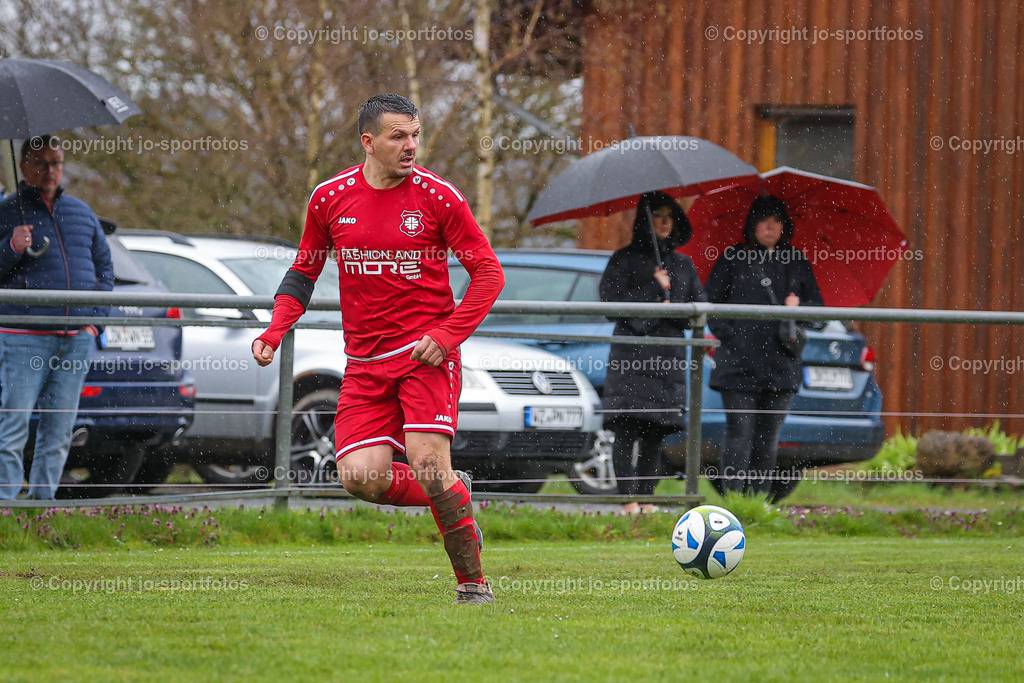 BQ3I5153 | 15.04.2023; kreisliga A Wetzlar; Rasenplatz Niederlemp; SpVgg Lemp - TSV Blasbach; Ergebnis: 0:1 (0:0)