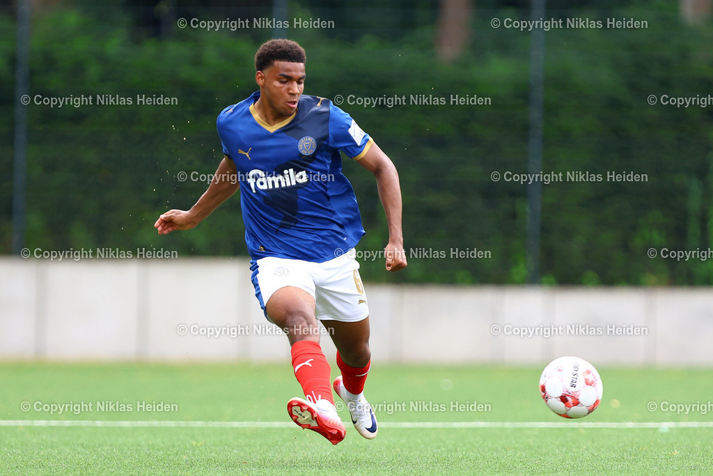 NH_HamburgerSVU21_HolsteinKielU23_Testspiel_20072025 | #6 Ikem Ugoh (Holstein Kiel U23)Fußball I Herren I Testspiel I Saison 2025-2026  I Hamburger SV U21 - Holstein Kiel U23 I 20.07.2025 I Alexander-Otto-Akademie - Realisiert mit Pictrs.com