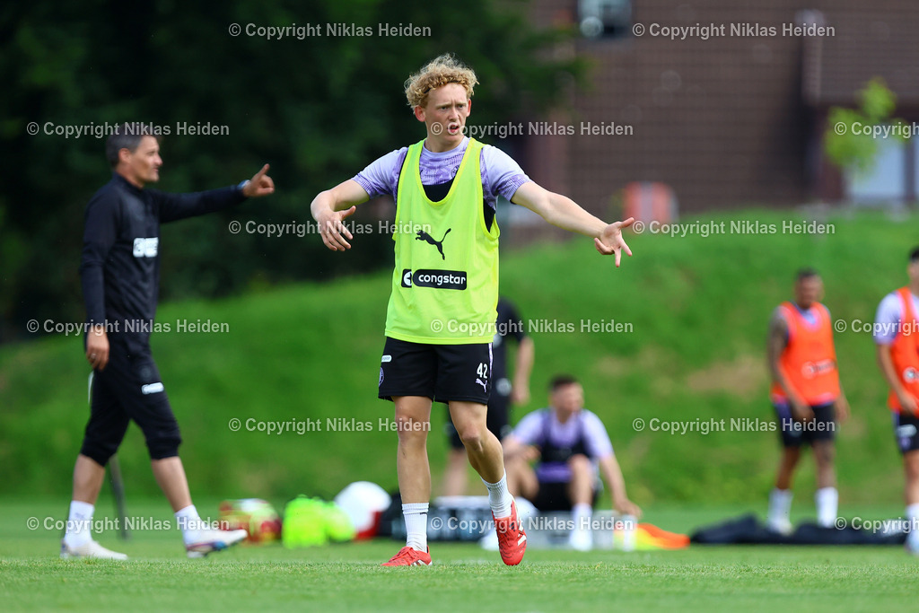 NH_FCStPauli_Training_11072025 | #42 Marwin Schmitz (FC St. Pauli)Fußball I Herren I Training I Saison 2025-2026 I FC St. Pauli I 11.07.2025 I Trainingszentrum FC St. Pauli - Realisiert mit Pictrs.com