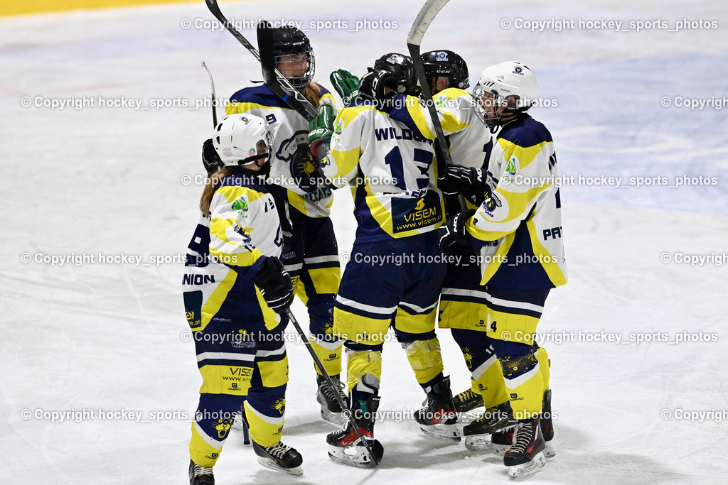 WILDCATS PATERNION & Lady Hawks Siegerehrung-Meisterfeier | Jubel #19 Knes Julia WILDCATS PATERNION, #13 Stromberger Nicole WILDCATS PATERNION,#4 Oberzaucher Christina WILDCATS PATERNION,  WILDCATS PATERNION & Lady Hawks Siegerehrung-Meisterfeier, WILDCATS PATERNION & Lady Hawks Siegerehrung-Meisterfeier am 12.03.2025 in Steindorf (Ossiachersee Halle), Austria, (Photo by Bernd Stefan)