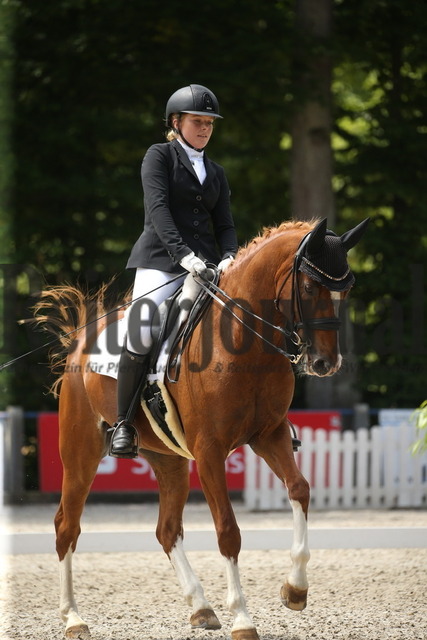 Ichenheim_2022_Dressur_Kl.M_Junge Reiter_Lena Schmidt_Veikko (2) | Alle Fotos der Reiterjournal Fotografin Doris Matthaes im Reiterjournal Online-Fotoshop. - Realisiert mit Pictrs.com