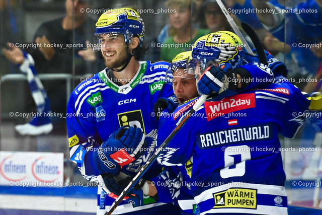 EC IDM Wärmepumpen VSV vs. HC Bozen 19.9.2023 | #8 REBERNIG Maximilian,  #88 Anthony Luciani, #9 RAUCHENWALD Alexander, Jubel EC VSV Mannschaft, win2day icehockeyleague, EC IDM Wärmepumpen - HC Bozen  am 19.09.2023 in Villach (Stadhalle Villach), Austria, (Photo by Bernd Stefan)