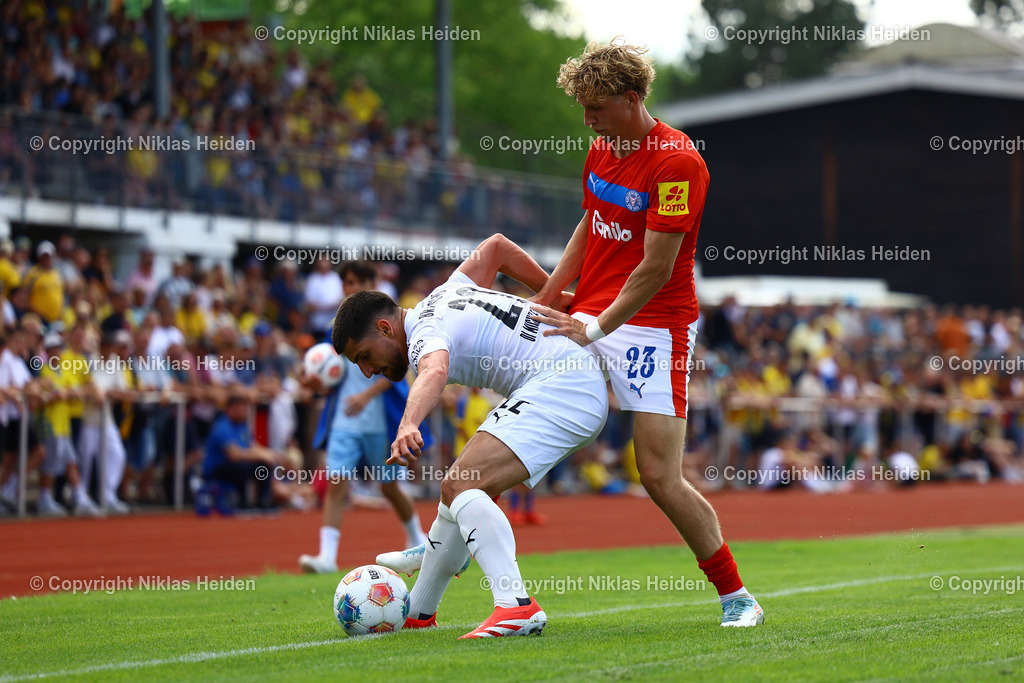 NH_EintrachtBraunschweig_HolsteinKiel_Testspiel_19072025 | #22 Fabio Di Michele Sanchez (Eintracht Braunschweig), #23 Lasse Rosenboom (Holstein Kiel)Fußball I Herren I Testspiel I Saison 2025-2026  I Eintracht Braunschweig - Holstein Kiel I 19.07.2025 I Stadion am Salzgittersee - Realisiert mit Pictrs.com