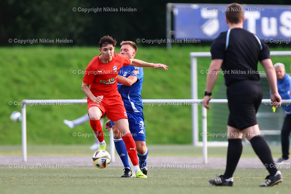 NH_TuSRotenhof_InterTürksporKiel_Testspiel_27062025 | #10 Kenneth Traulsen (TuS Rotenhof), #26 Roman Budenko (Inter Türkspor Kiel)Fußball I Herren I Freundschaftsspiel I Saison 2025-2026  I TuS Rothenhof - Inter Türkspor Kiel I 27.06.2025 I B-Platz Rotenhof - Realisiert mit Pictrs.com