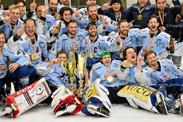 Siegerehrung KEHV EHC Althofen vs. ESC Steindorf 9.3.2023 | Jubel ESC Steindorf, Meisterfeier 2022/23, Siegerehrung, Medaillen Übergabe, Mannschaftsfoto Meister 2022/23  ESC Steindorf 