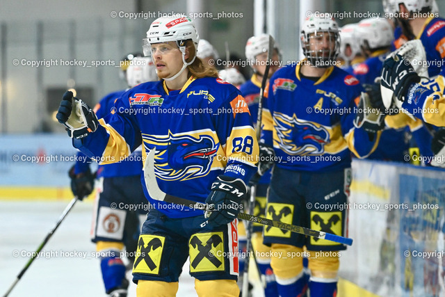 ESC Steindorf vs. HC Kufstein Dragons 25.2.2023 | Jubel HC Kufstein Mannschaft, #88 Hrazdira David