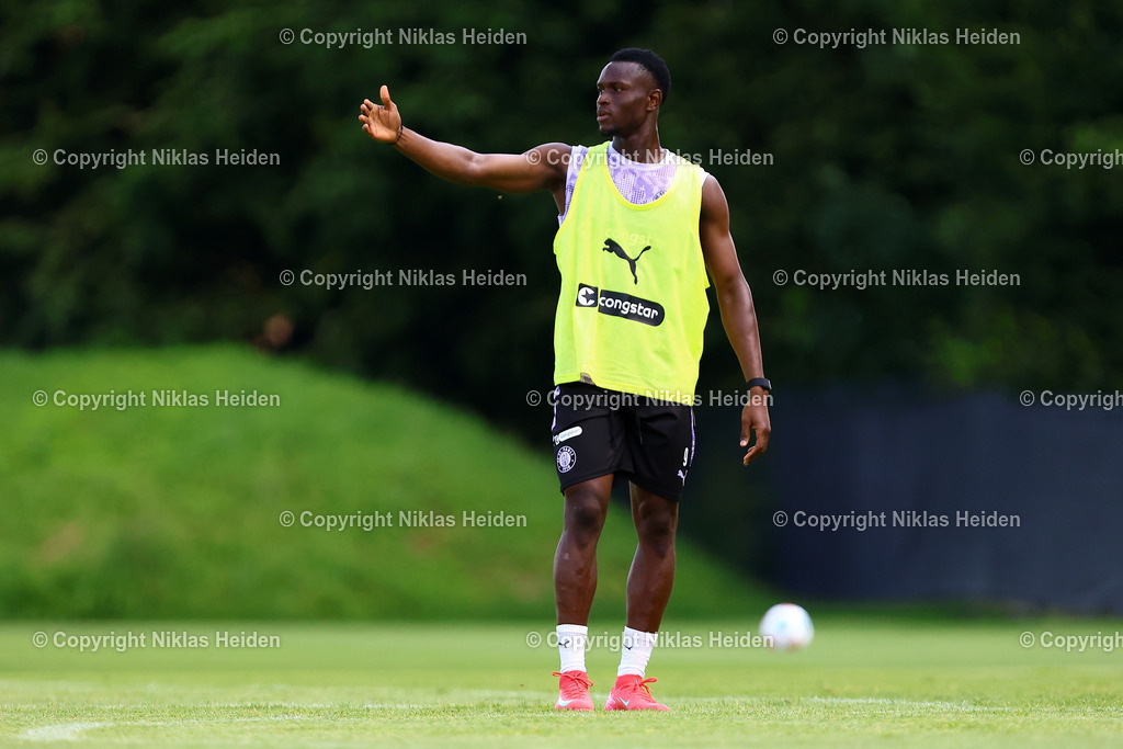 NH_FCStPauli_Training_11072025 | #9 Abdoulie Ceesay (FC St. Pauli)Fußball I Herren I Training I Saison 2025-2026 I FC St. Pauli I 11.07.2025 I Trainingszentrum FC St. Pauli - Realisiert mit Pictrs.com