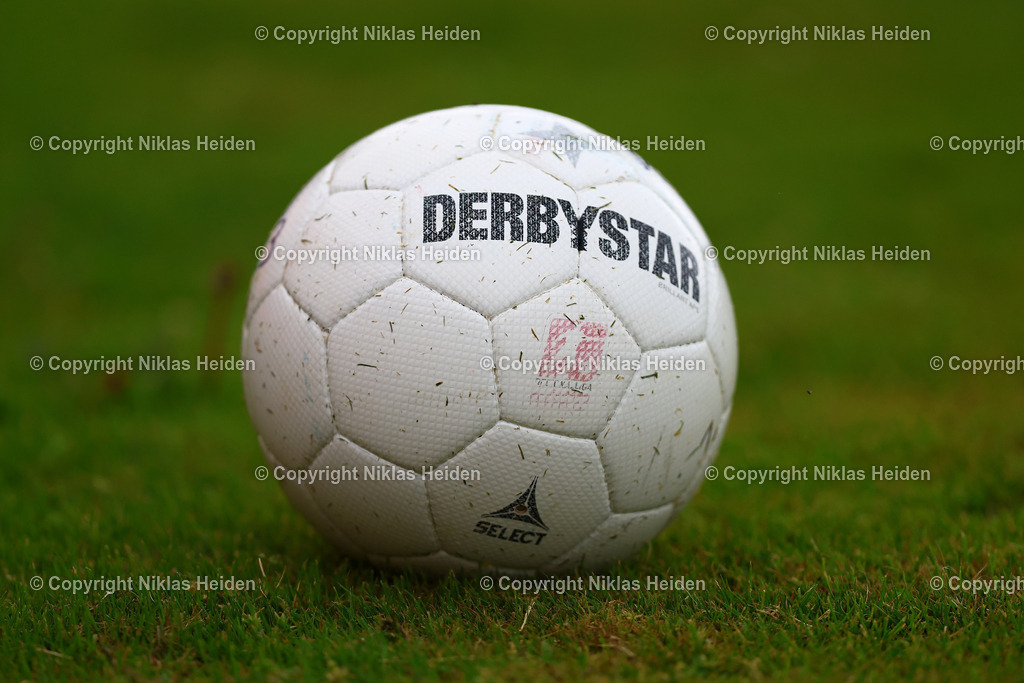 NH_HolsteinKielU23_FCEintrachtNorderstedt_Testspiel_05072025 | Spielball beim Testspiel.Fußball I Herren I Testspiel I Saison 2025-2026  I Holstein Kiel U23 - FC Eintracht Norderstedt I 05.07.2025 I Stadtwerke Arena Eckernförde - Realisiert mit Pictrs.com