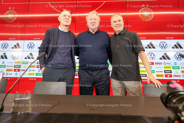 20231020_dfb_0280 | Frankfurt am Main am 20. Oktober 2023, Pressekonferenz im DFB Campus, Horst Hrubesch wird als Interimsbundestrainer der Frauen-Nationalmannschaft  vorgestellt v.l., (DFB-Präsident) Bernd Neuendorf,  Horst Hrubesch (DFB Interimsbundestrainer der Frauen-Nationalmannschaft) und Andreas Rettig d (DFB-Geschäftsführer Sport)

(DFL REGULATIONS PROHIBIT ANY USE OF PHOTOGRAPHS AS IMAGE SEQUENCES AND/OR QUASI-VIDEO) - Realized with Pictrs.com