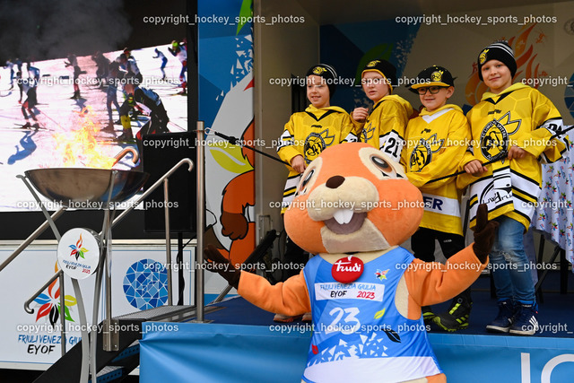 European Youth Olympic Festival EYOF 2023 Pressekonferenz | Jugendspieler EC Hornets Spittal, Olympisches Feuer, Maskottchen European Youth Olympic Festival EYOF 2023, 