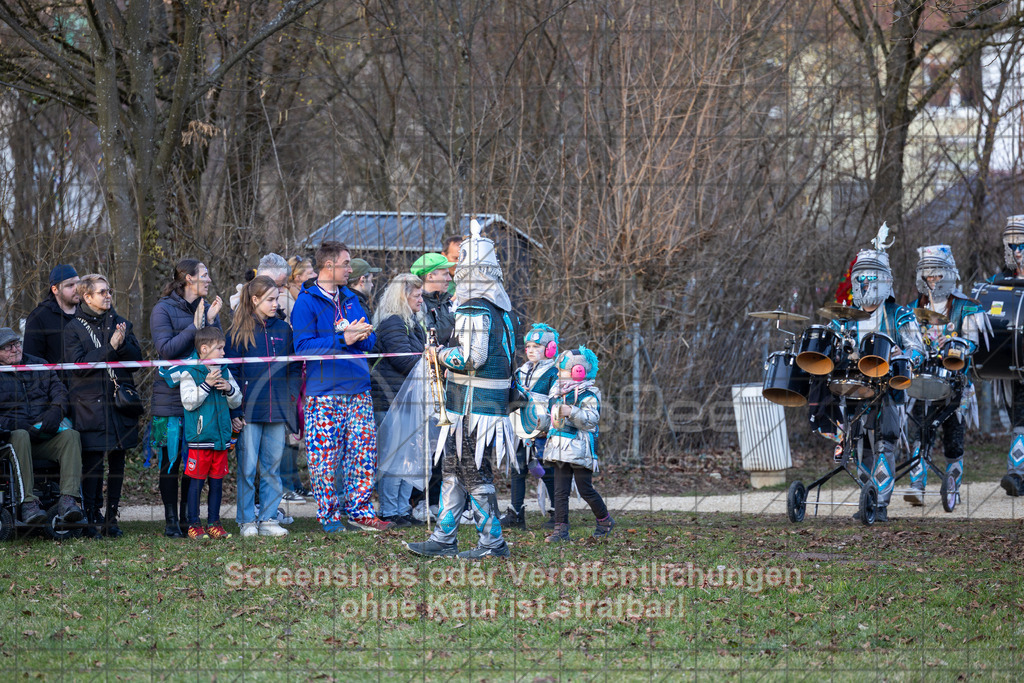 20250304_173710_0021 | #,Traditionelles Fasnetsverbrennen, Radschellenschläger Donzdorf, Donzdorfer Fasnet, Kampagne 2025, Fohlenwiese Schlossgarten, 73072 Donzdorf, 04.03.2025 - 17:30 Uhr,Foto: PhotoPeet-Eventfotografie/Peter Harich