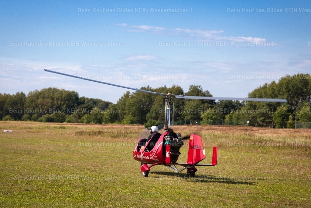 Gyrokopter_7105 | Die Magdeburger Platte® - das sind die schönsten Luftbilder von Magdeburg & Sachsen-Anhalt auf Acryl, Leinwand oder zum Download. Das ist Luftbildfotografie & Luftbildaufnahmen mit Drohne & Flugzeug.  - Realisiert mit Pictrs.com