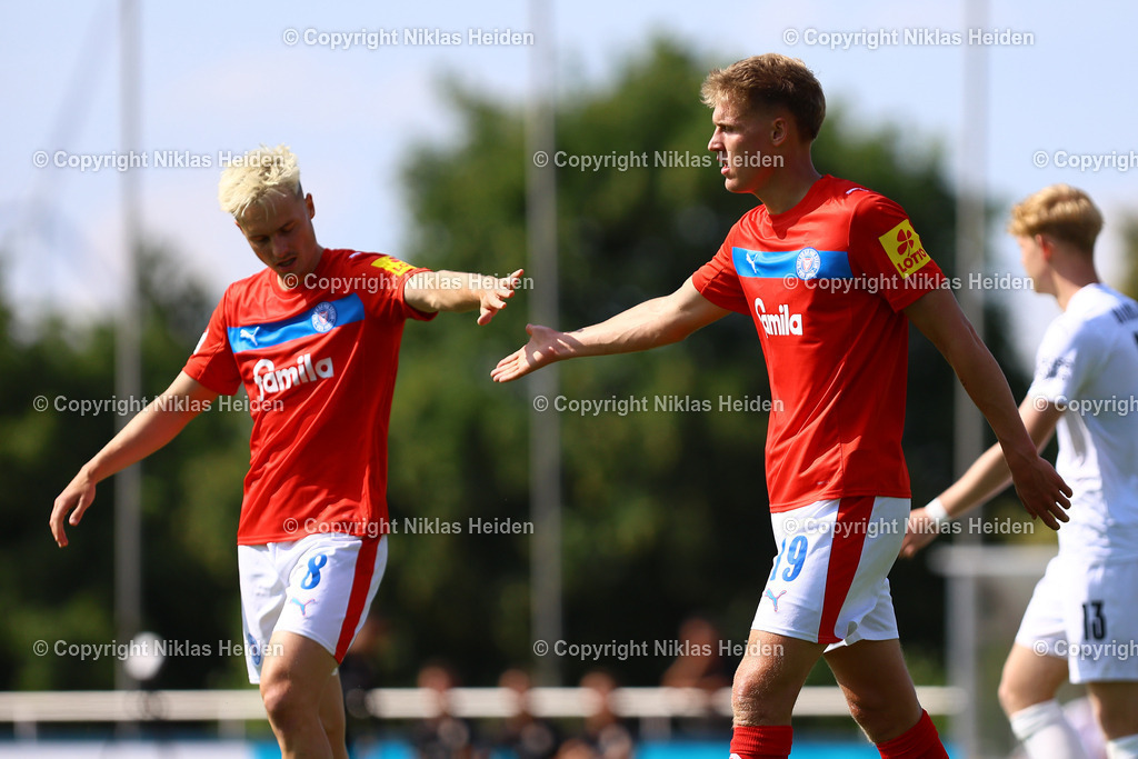 NH_EintrachtBraunschweig_HolsteinKiel_Testspiel_19072025 | #19 Phil Harres (Holstein Kiel) bejubelt seinen Treffer zum 0:2.Fußball I Herren I Testspiel I Saison 2025-2026  I Eintracht Braunschweig - Holstein Kiel I 19.07.2025 I Stadion am Salzgittersee - Realisiert mit Pictrs.com