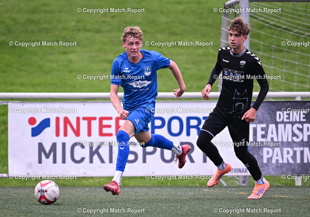 Fussball B - Junioren Landesstaffel Mitte 1 2025/2026 12.10.2025 TuS Ergenzingen - VfL Pfullingen II  | Fussball B - Junioren Landesstaffel Mitte 1 2025/2026 12.10.2025 TuS Ergenzingen - VfL Pfullingen II Nico Wegenast (li, TuS Ergenzingen) gegen Benjamin Renner (re, VfL Pfullingen II) FOTO: Pressefoto ULMER / Markus Ulmer xxNOxMODELxRELEASExx