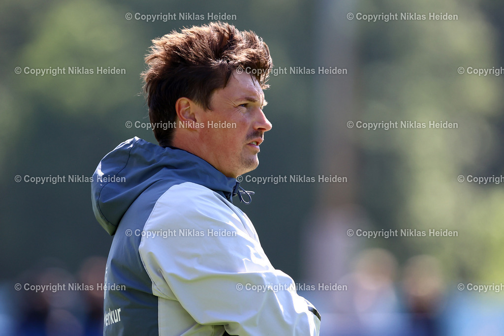 NH_HamburgerSV_Training_16052025 | Merlin Polzin (Trainer, Hamburger SV)Fußball I Herren I Training I Saison 2024-2025 I Hamburger SV I 16.05.2025 I Trainingsplätze Volksparkstadion - Realisiert mit Pictrs.com