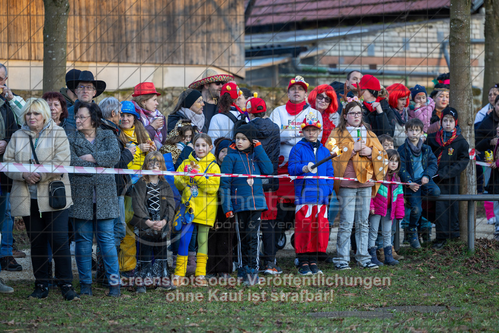 20250304_174452_0254 | #,Traditionelles Fasnetsverbrennen, Radschellenschläger Donzdorf, Donzdorfer Fasnet, Kampagne 2025, Fohlenwiese Schlossgarten, 73072 Donzdorf, 04.03.2025 - 17:30 Uhr,Foto: PhotoPeet-Eventfotografie/Peter Harich