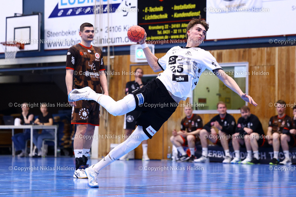 NH_THWKielII_FCStPauli_HandballMännerRegionalligaNord_09052025 | #25 Ben Janos Szilagyi (THW Kiel II)Handball I Herren I Handball-Region Nord - Männer Regionalliga Nord I Saison 2024-2025 I 24. Spieltag I THW Kiel II - FC St. Pauli I 09.05.2025 I Edgar-Meschkat-Halle - Realisiert mit Pictrs.com
