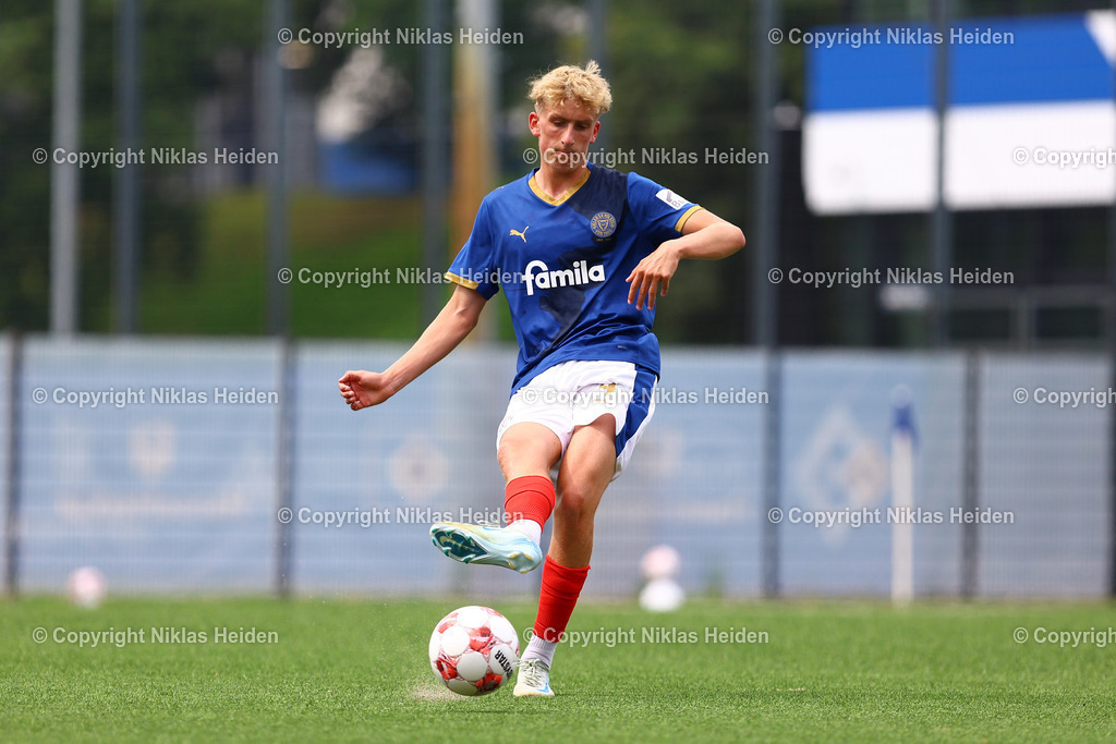 NH_HamburgerSVU21_HolsteinKielU23_Testspiel_20072025 | #4 Caspar Medlin (Holstein Kiel U23)Fußball I Herren I Testspiel I Saison 2025-2026  I Hamburger SV U21 - Holstein Kiel U23 I 20.07.2025 I Alexander-Otto-Akademie - Realisiert mit Pictrs.com