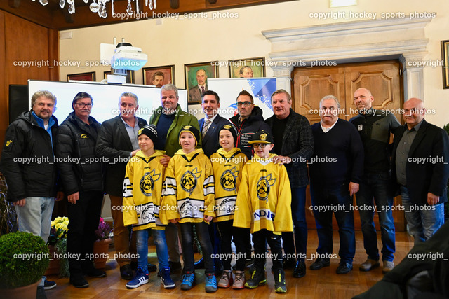 European Youth Olympic Festival EYOF 2023 Pressekonferenz | Präsident EC Hornets Spittal Wolfgang Lindner, Obmann EC Hornets Spittal Ludwig Zauchner, Giuseppe Mion, Bürgermeister Spittal an der Drau Gerhard Köfer, Stadtrat Spittal an der Drau Christoph Staudacher, Stefano Mazzolini, Giorgio Brandolin, Maurizio Dunnhofer, ÖSTERREICHISCHES OLYMPISCHES COMITÉ Christoph Sieber, Gemeinderat Spittal an der Drau Marco Brandner, Jugendspieler EC Hornets Spittal