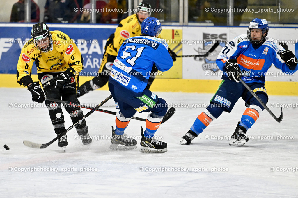 ESC SPARKASSE STEINDORF vs. MET PHOTOVOLTAIK HORNETS SPITTAL | #8 Komar Luca EC Hornets Spittal, #61 Friedrich Daniel ESC Steindorf, #71 Dobnig Elias ESC Steindorf, ESC SPARKASSE STEINDORF vs. MET PHOTOVOLTAIK HORNETS SPITTAL, ESC SPARKASSE STEINDORF vs. MET PHOTOVOLTAIK HORNETS SPITTAL am 22.11.2025 in Steindorf (Ossiachersee Halle), Austria, (Photo by Bernd Stefan)