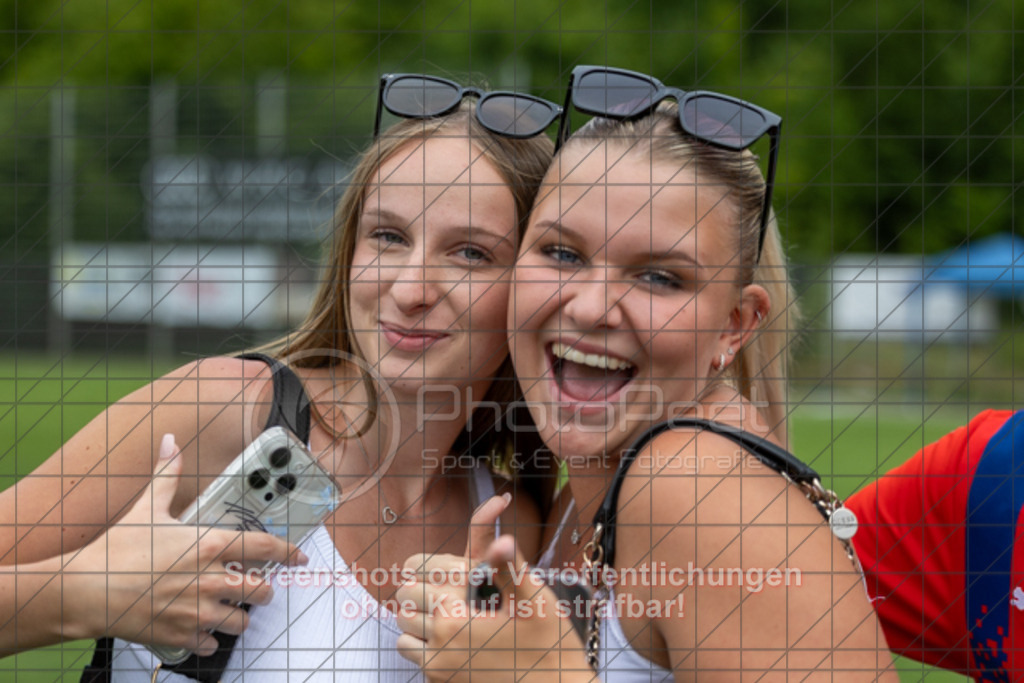 20250706_174544_2307 | #,TSG Salach (blau) vs. 1.FC Heidenheim (rot), Fußball, Freundschaftsspiel - WfV, Saison 2025/2026, Rasensportplatz, Staufenecker Str. 41, 73084 Salach, 06.07.2025 - 15:30 Uhr,Foto: PhotoPeet-Sportfotografie/Peter Harich