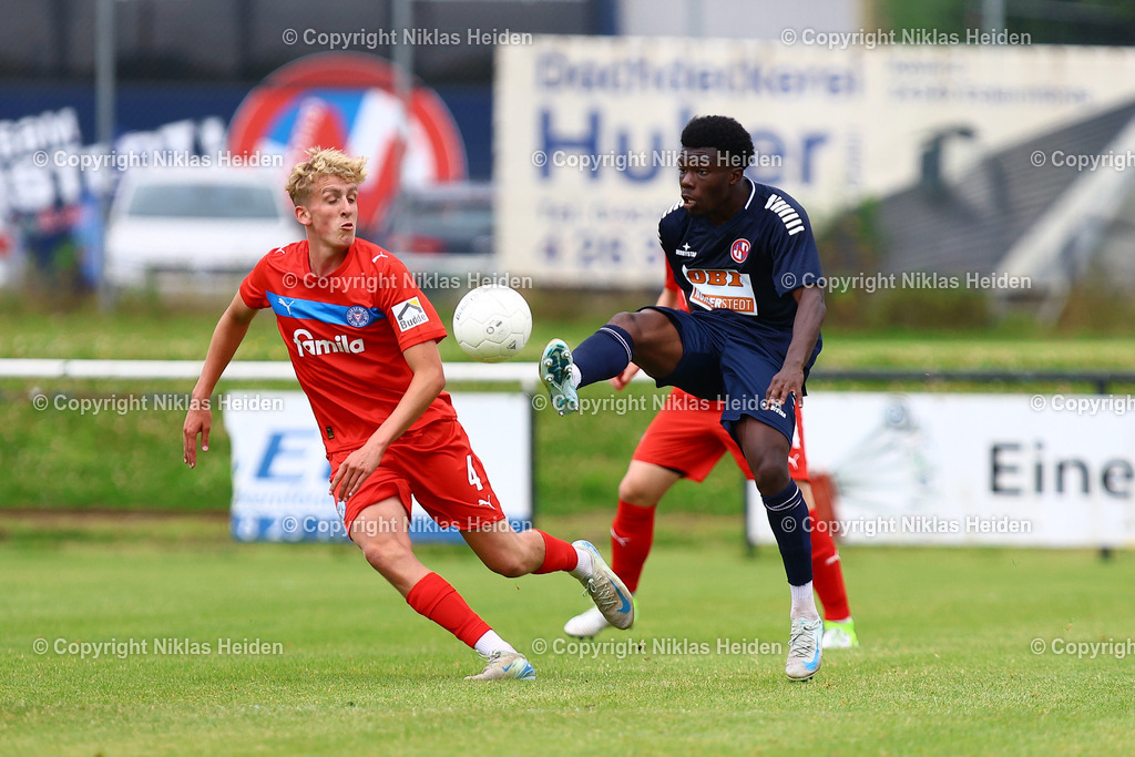 NH_HolsteinKielU23_FCEintrachtNorderstedt_Testspiel_05072025 | #4 Caspar Julius Medlin (Holstein Kiel U23), #22 Ezra Kwajo Ampofo (FC Eintracht Norderstedt)Fußball I Herren I Testspiel I Saison 2025-2026  I Holstein Kiel U23 - FC Eintracht Norderstedt I 05.07.2025 I Stadtwerke Arena Eckernförde - Realisiert mit Pictrs.com