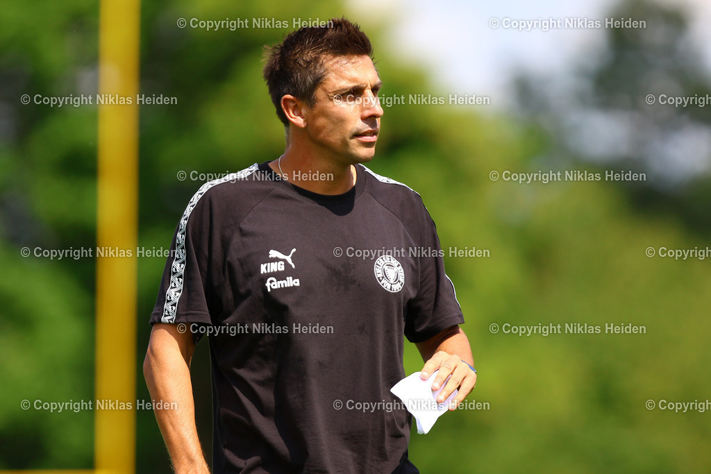 NH_EintrachtBraunschweig_HolsteinKiel_Testspiel_19072025 | Marcel Rapp (Trainer, Holstein Kiel)Fußball I Herren I Testspiel I Saison 2025-2026  I Eintracht Braunschweig - Holstein Kiel I 19.07.2025 I Stadion am Salzgittersee - Realisiert mit Pictrs.com