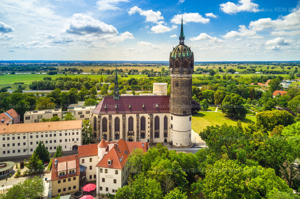 Schloss in Lutherstadt Wittenberg LU-0016 | Wittenberg ist eine Universitätsstadt an der Elbe im Osten Deutschlands mit engen Verbindungen zu Martin Luther, dem Wegbereiter der Reformation. Das Lutherhaus, einst ein Kloster und Luthers Wohnhaus, ist heute ein Museum mit seinen persönlichen Gegenständen und Gemälden.  - Realisiert mit Pictrs.com